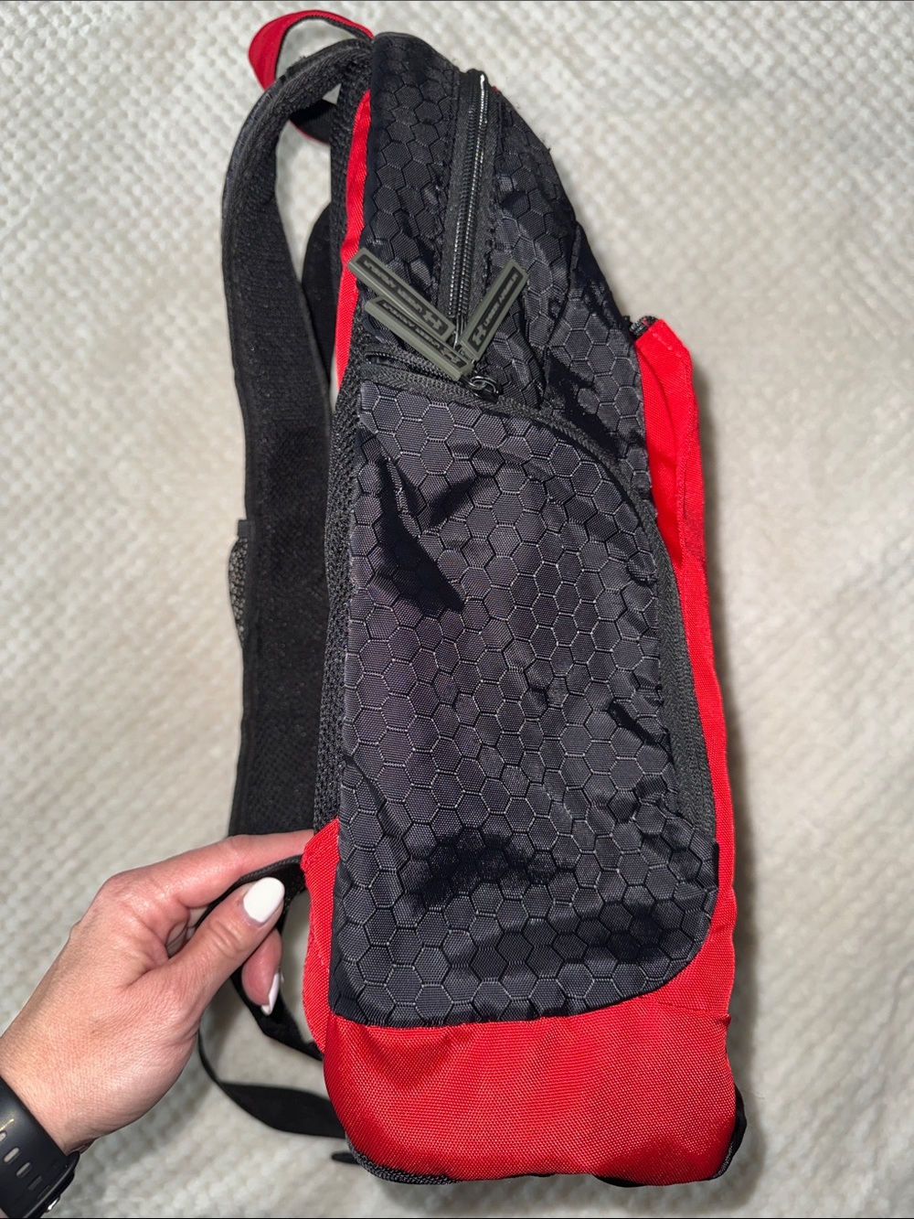 🎒 Under Armour Red & Black Backpack - Picture 6 of 12